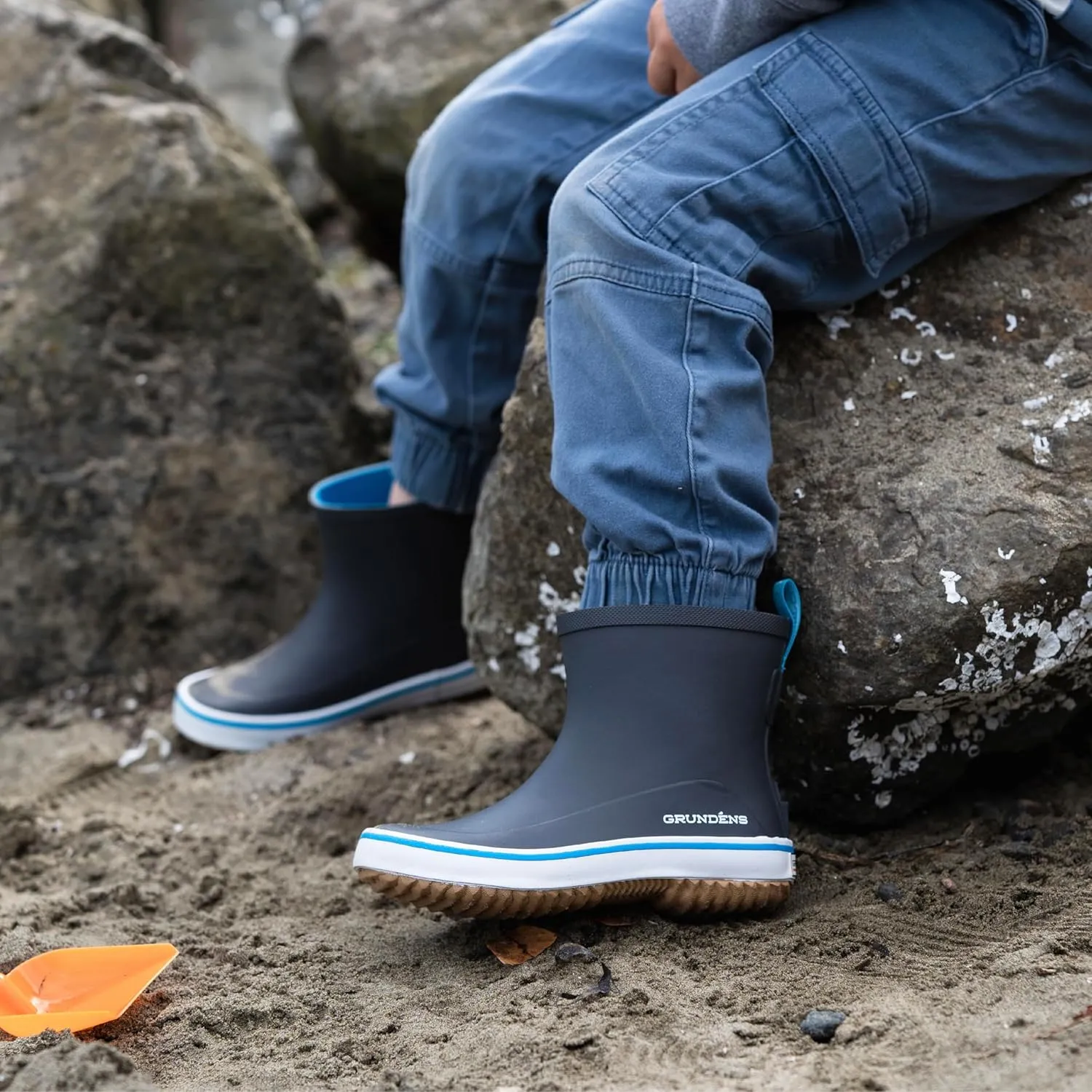 Grundns Kid's Guppy Rain Boots - Lightweight Rubber Waterproof Kids and Toddlers Shoes, Easy-On Loop, Girls Rain Boots and Boys Rain Boots
